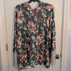 Glitzy Girlz Size 6X Floral hoodie